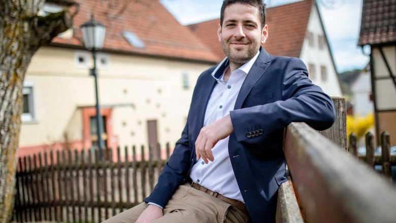 Un refugiat sirian, fugit in urma cu 8 ani din tara lui, a devenit primar in Germania Imagine