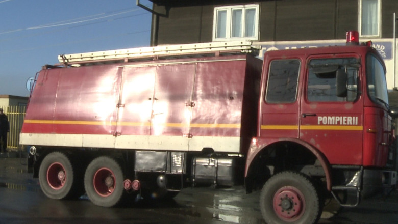 Un resou nesupravegheat a aprins o locuinta. Mobila si hainele din casa unui batran au ars mocnit Imagine