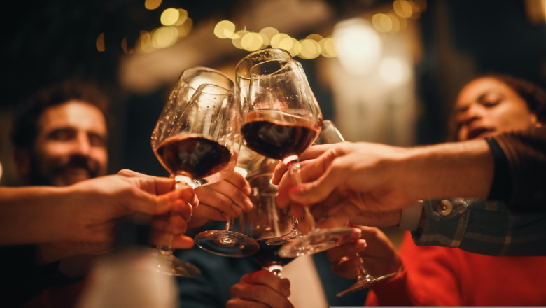Un restaurant din Italia le ofera o sticla de vin gratis clientilor care lasa telefoanele la intrare Imagine