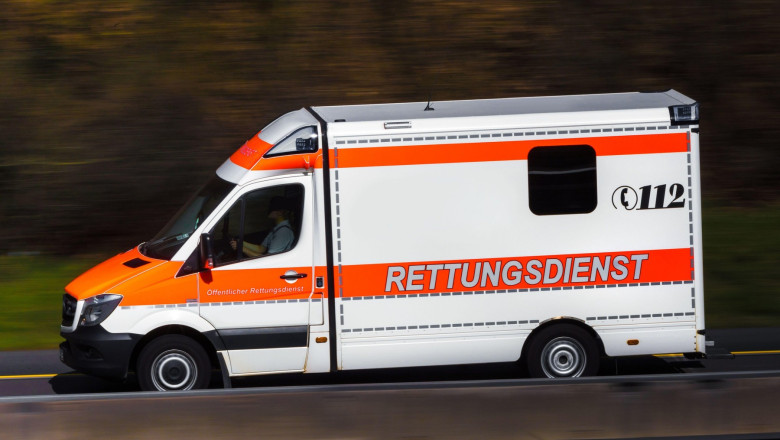 Un roman aflat la cules de sparanghel in Germania a fost calcat de un coleg cu combina agricola dupa ce a atipit pe camp Imagine