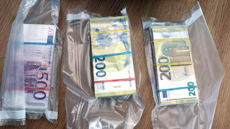 Un roman care venea din Spania a ramas fara 200.000 de euro dupa ce a ajuns pe Aeroportul Otopeni Imagine