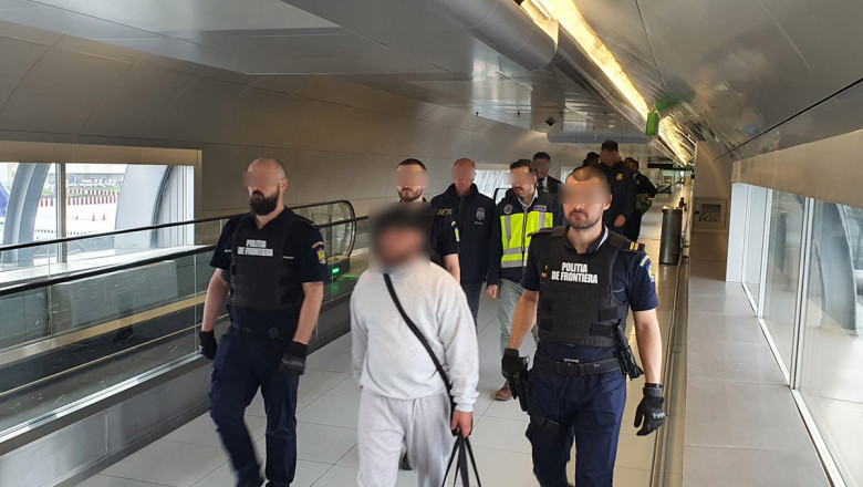 Un roman cautat de autoritatile spaniole pentru omor a fost adus pe Otopeni sub escorta autoritatilor americane Imagine