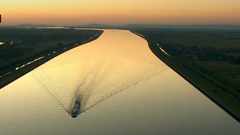 Un roman din Timisoara a dat o jumatate de milion de euro pe o vacanta de cinci zile pe Dunare Imagine