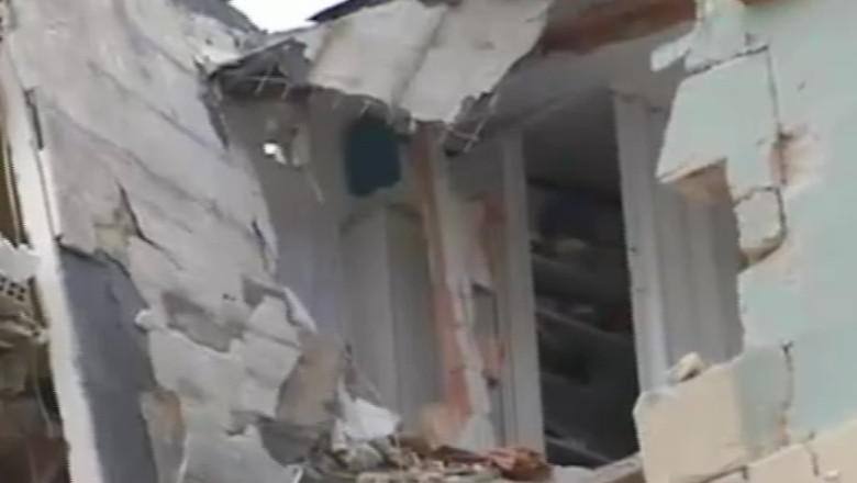 Un roman, erou in Italia. A salvat o femeie dintr-un bloc care se prabusea Imagine