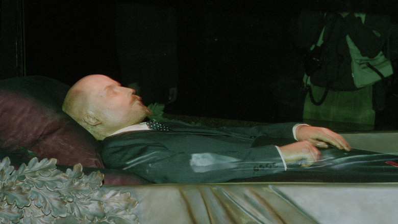 Un rus beat a incercat sa fure cadavrul imbalsamat al lui Vladimir Lenin de la mausoleul din Moscova Imagine