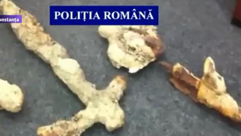 Un scafandru risca inchisoarea pentru patru ancore antice luate din Marea Neagra Imagine