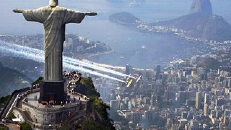 Un sculptor roman a realizat capul statuii lui Iisus din Rio de Janeiro Imagine