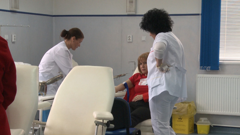 Un senator si un deputat de Bihor au donat sange, alaturi de studentii medicinisti Imagine