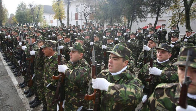 Un senator USR acuza MApN ca refuza sa precizeze numarul de generalilor pensionati din Armata. Motivul invocat de institutie Imagine