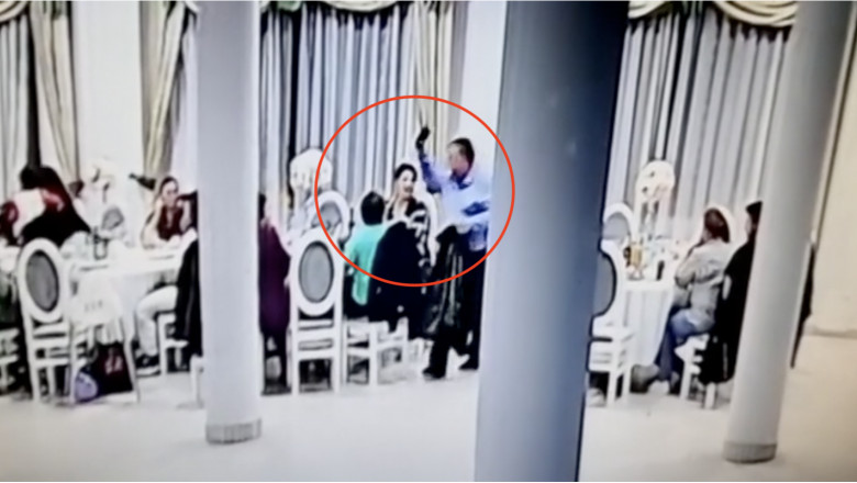 Un senator USR i-a dat cu telefonul in cap unui inspector bancar. Parlamentarul s-a autosuspendat din partid Imagine