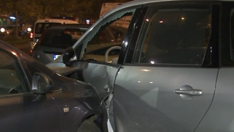 Un sofer baut a fugit dupa ce a lovit doua masini Imagine