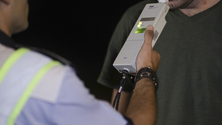 Un sofer care ducea 13 copii intr-o excursie la Barlad a fost prins baut la volanul microbuzului Imagine