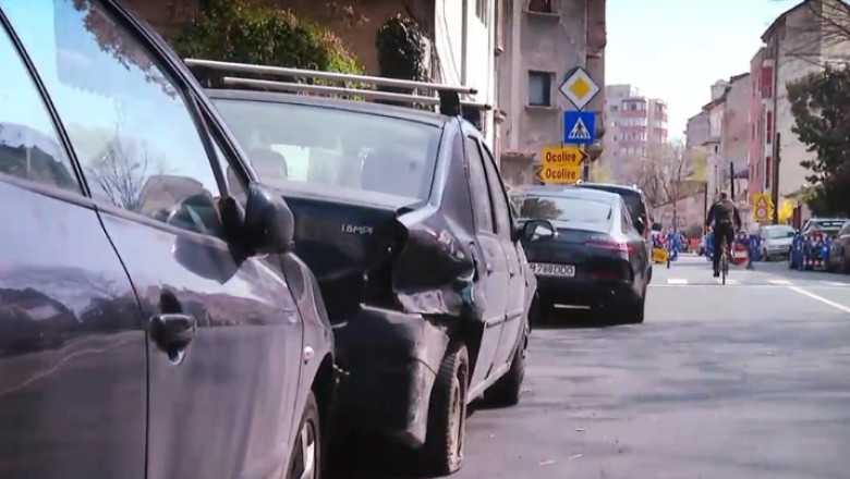 Un sofer cu epilepsie a intrat pe trotuar si a lovit 3 masini. Accidentul redeschide discutia despre bolile incompatibile cu permisul Imagine