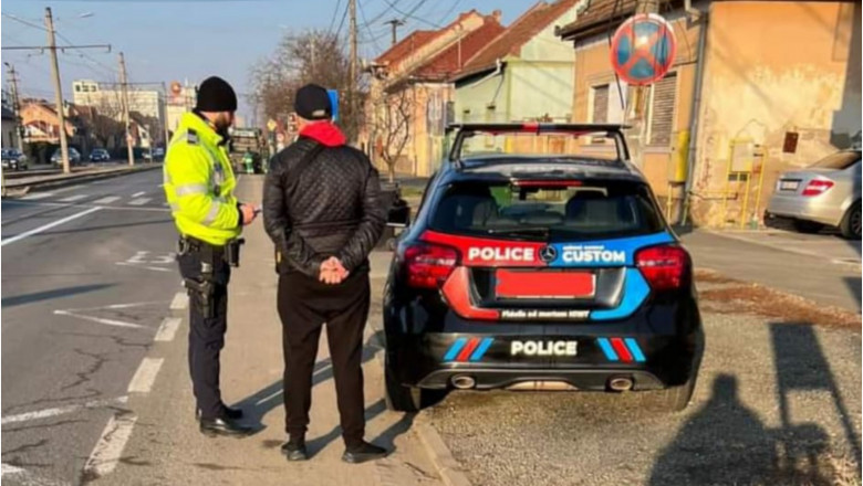 Un sofer din Arad a fost amendat pentru ca si-a vopsit si inscriptionat masina, ca sa semene cu una de politie Imagine