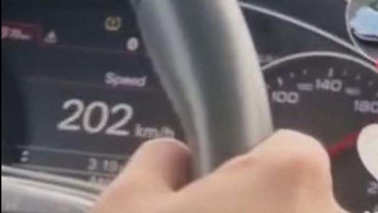 Un sofer din Suceava s-a laudat pe TikTok ca accelereaza pana la 202 km/ ora imediat ce trece de echipajul de politie Imagine