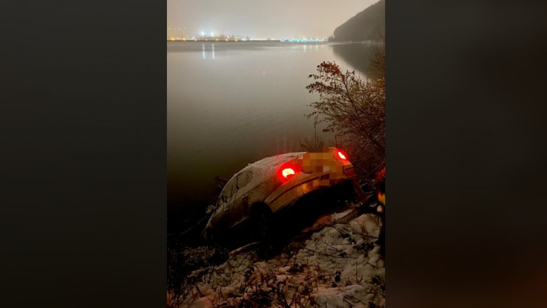 Un sofer drogat din Piatra Neamt s-a oprit cu masina in albia unui lac Imagine