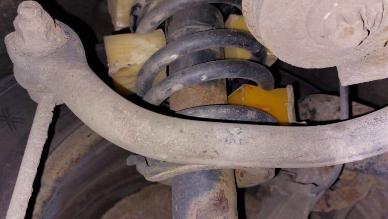 Un sofer ramas fara talon in trafic a mers la RAR dupa ce si-a "reparat" singur masina cu niste bucati de cauciuc Imagine