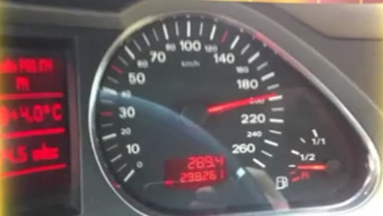 Un sofer s-a filmat in timp ce conducea cu 200 de kmh pe autostrada Arad-Timisoara si a postat imaginile pe Internet Imagine