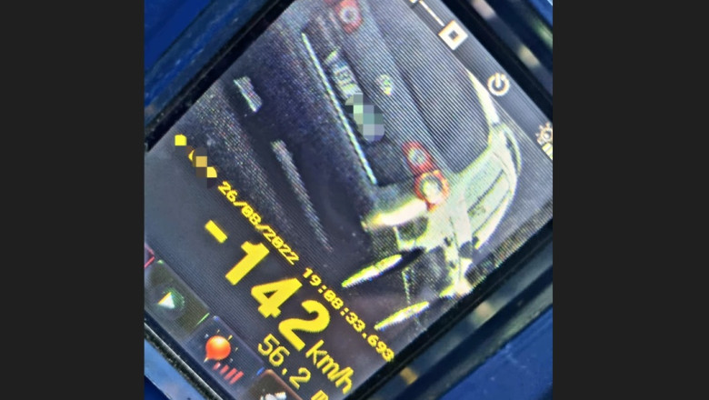 Un sofer vitezoman a incercat sa scape de politie ascunzandu-se la o manastire Imagine