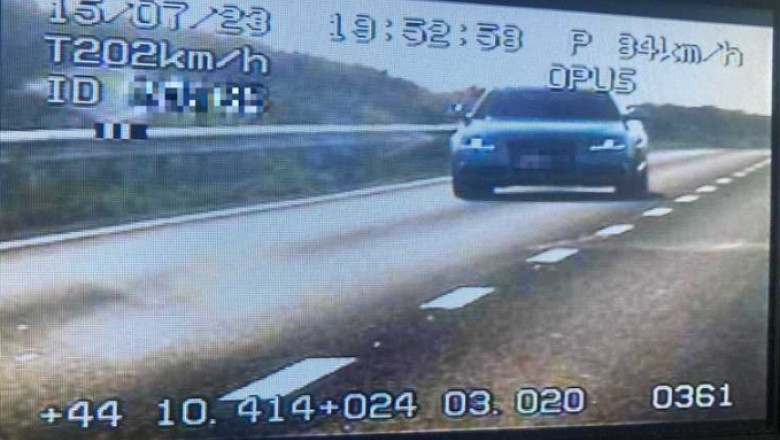 Un sofer vitezoman a ramas fara permis dupa ce a fost prins conducand cu 202 km/h, in apropierea unei localitati din Dolj Imagine