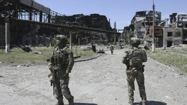 Un soldat rus ii marturiseste mamei, intr-o convorbire telefonica: Trei dintre baietii nostri au fost dusi la Psihiatrie Imagine