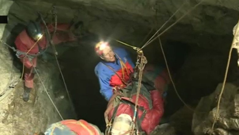 Un speolog german a fost salvat dupa 11 zile dintr-o pestera in care a ramas blocat Imagine