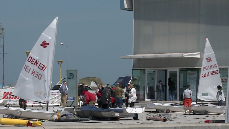 Un sport "pe val", la mare. Cursurile de yachting sunt accesibile, dar nu si ambarcatiunile  Imagine