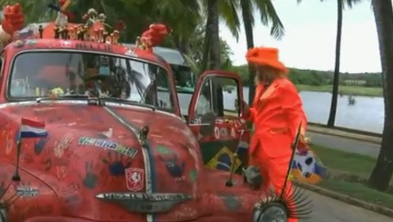 Un suporter al nationalei Olandei a condus din SUA pana in Brazilia. A mers 20.000 de kilometri cu o masina veche de 60 de ani Imagine