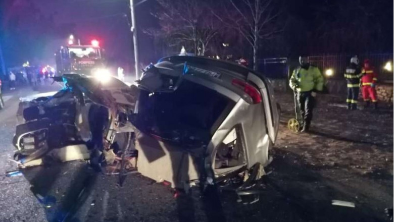 Un tanar de 19 ani a murit dupa ce a intrat cu masina intr-o depasire si a pierdut controlul volanului Imagine