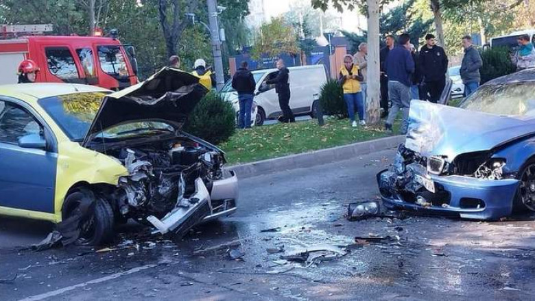 Un tanar de 19 ani, fara permis, a fost retinut dupa un accident in Bucuresti. A lovit o alta masina si a fugit de la locul faptei Imagine