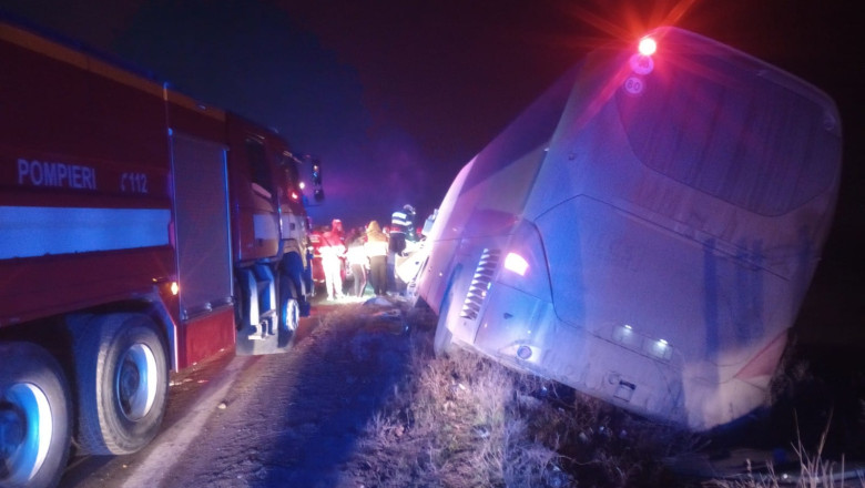 Un tanar de 21 de ani a murit in urma unui accident in care au fost implicate un autobuz si un autoturism Imagine