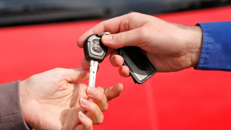 Un tanar de 22 de ani a primit 10.000 de euro ca sa aduca o masina din Germania si a disparut cu banii Imagine