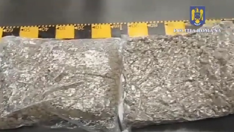 Un tanar din Arad a fost prins in flagrant in timp ce ridica 13 kilograme de droguri sosite prin curier din Spania Imagine