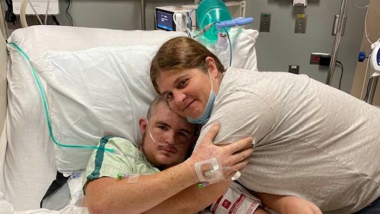 Un tanar din SUA care a fost intepat de albine de 20.000 de ori s-a trezit din coma Imagine