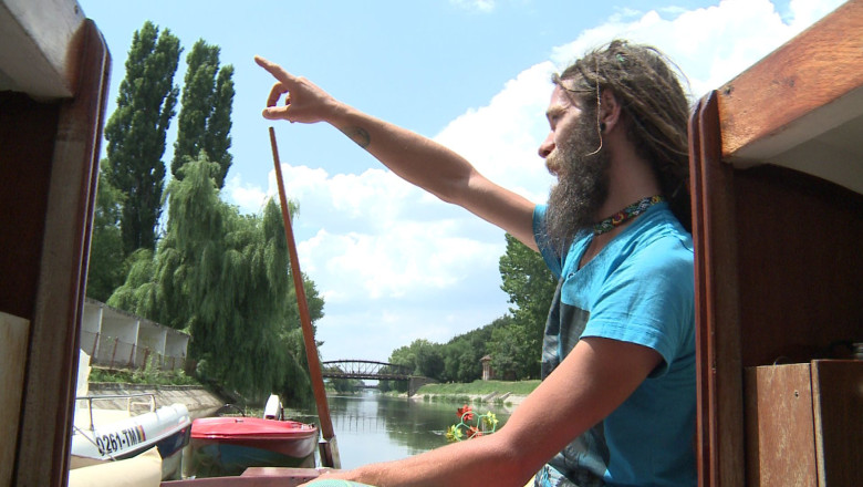 Un tanar din Timisoara s-a mutat... pe Bega, in inima orasului Imagine