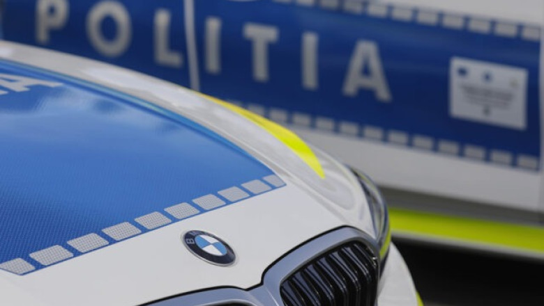 Un tanar drogat a furat masina unui curier si a facut accident, in Timisoara. A lovit un pieton si alte trei autoturisme Imagine