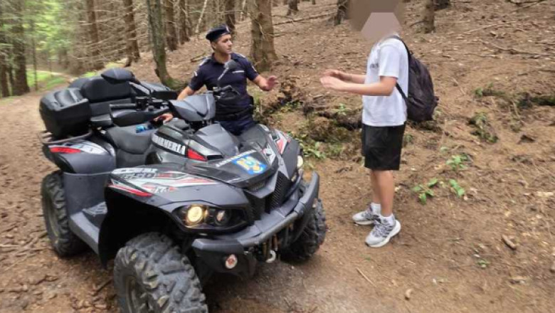 Un tanar plecat in drumetie catre Varful Postavaru, alergat de urs. Cum a scapat nevatamat Imagine