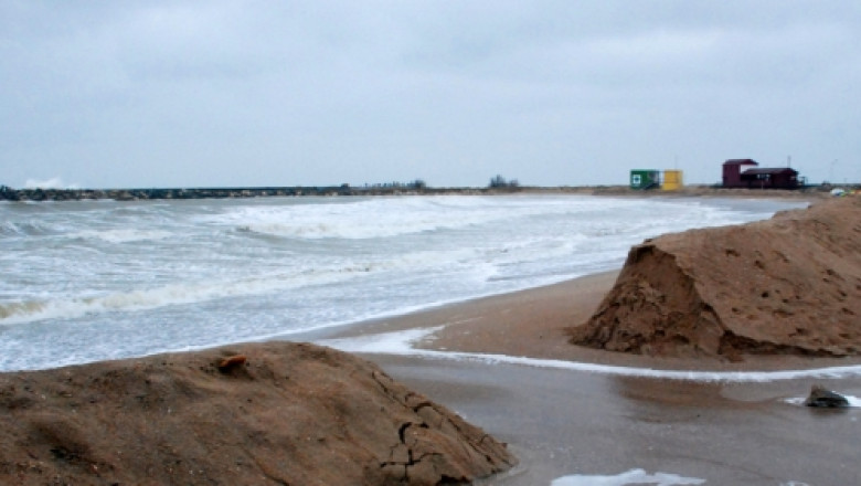 Un tanar s-a inecat in Marea Neagra, la Mangalia. Plaja este supravegheata de doar doi salvamari voluntari Imagine