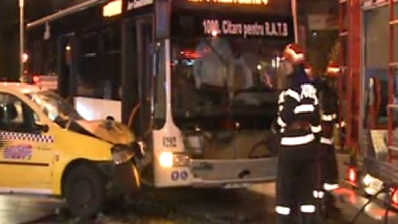 Un taxi si un autobuz s-au tamponat pe un bulevard din Capitala. Doi oameni au fost raniti Imagine