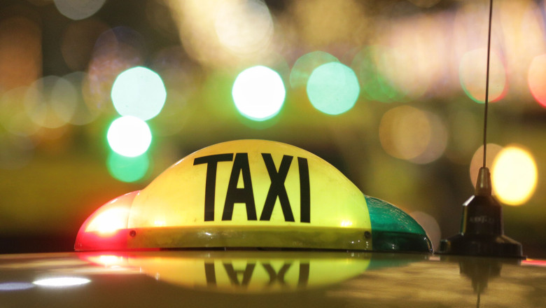 Un taximetrist din Bucuresti a fost arestat dupa ce a furat telefonul unui britanic si a cheltuit mii de euro pe haine