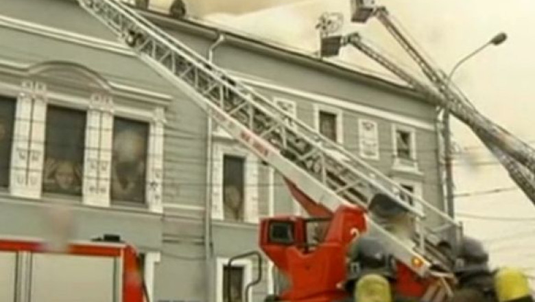 Un teatru din Moscova, in flacari. Incendiul a izbucnit cu 20 de minute inainte de inceperea spectacolului Imagine