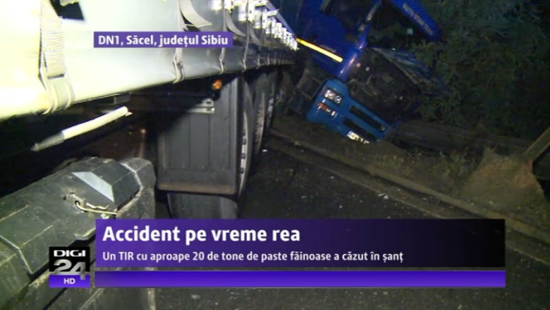 Un TIR care transporta 20 de tone de paste fainoase a derapat pe DN1 Imagine