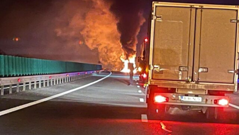 Un TIR incarcat cu 24 de tone de uree granulata a ars ca o torta pe A3. Pompierii au stins focul repede, evitand o explozie Imagine