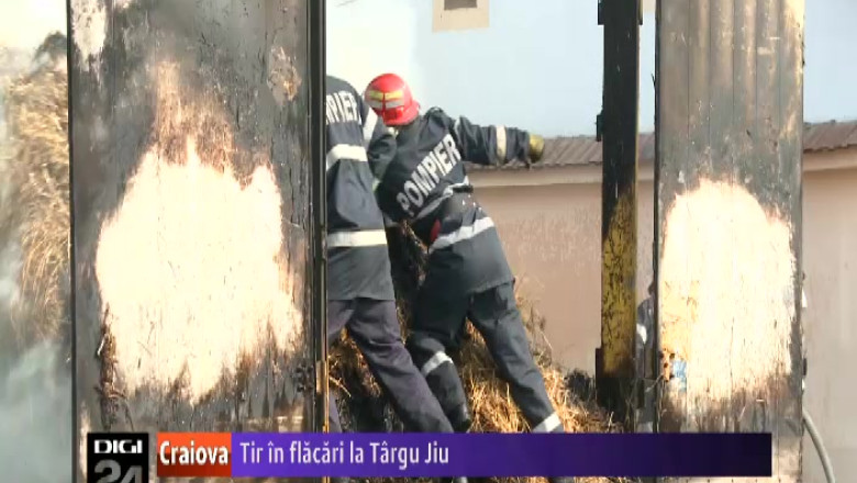 Un tir incarcat cu paie a luat foc in Targu Jiu   Imagine