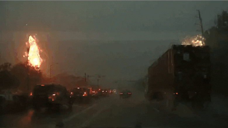 Un transformator electric a explodat dupa ce a fost lovit de trasnet, in SUA, creand haos pe o autostrada aglomerata Imagine