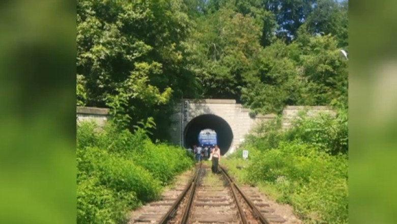 Un tren de la Iasi spre Bucuresti a ramas blocat de doua ori pe acelasi traseu Imagine