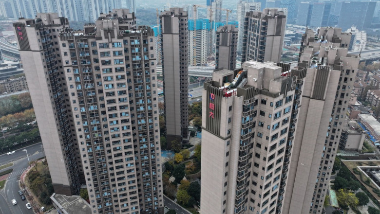 Un tribunal din Hong Kong a ordonat lichidarea celui mai mare dezvoltator imobiliar chinez, cu datorii de peste 300 miliarde de dolari Imagine