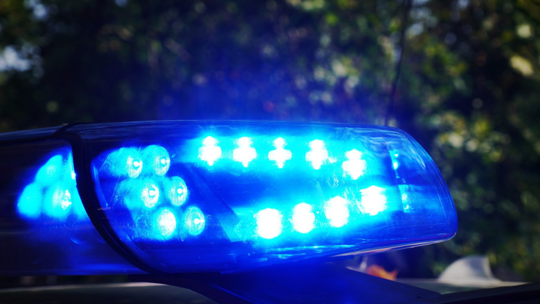 Un tur de seara la lumina lanternelor intr-un muzeu a creat haos in Germania: Politia a crezut ca e o spargere si a incercuit cladirea Imagine