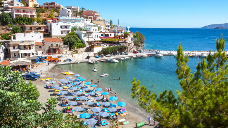 Un turist a zacut mort ore in sir pe sezlong, pe o plaja din Creta Imagine