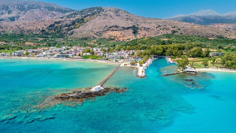 Un turist in varsta de 20 de ani a disparut in Creta. Cum a fost surprins ultima data de o camera de supraveghere Imagine